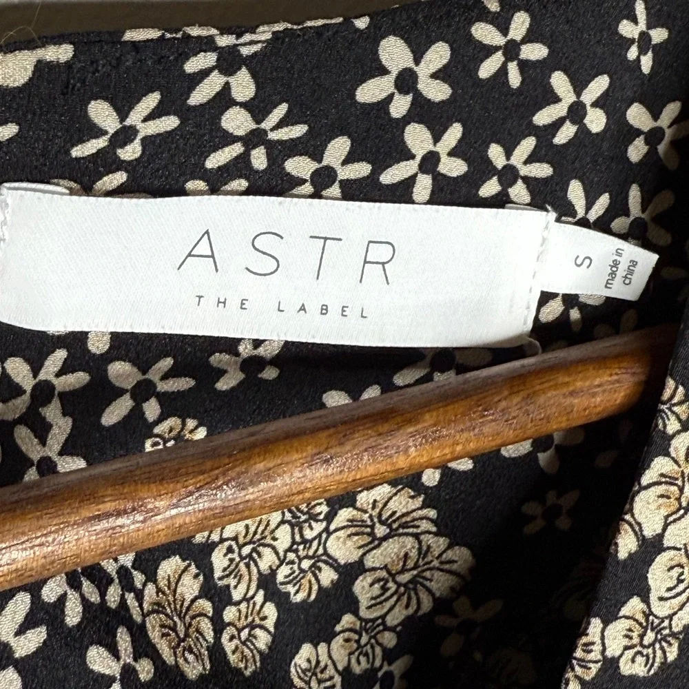 ASTR Multi Floral Black Taupe Balloon Puff Sleeve Top Deep V Whimsygoth Sz Small